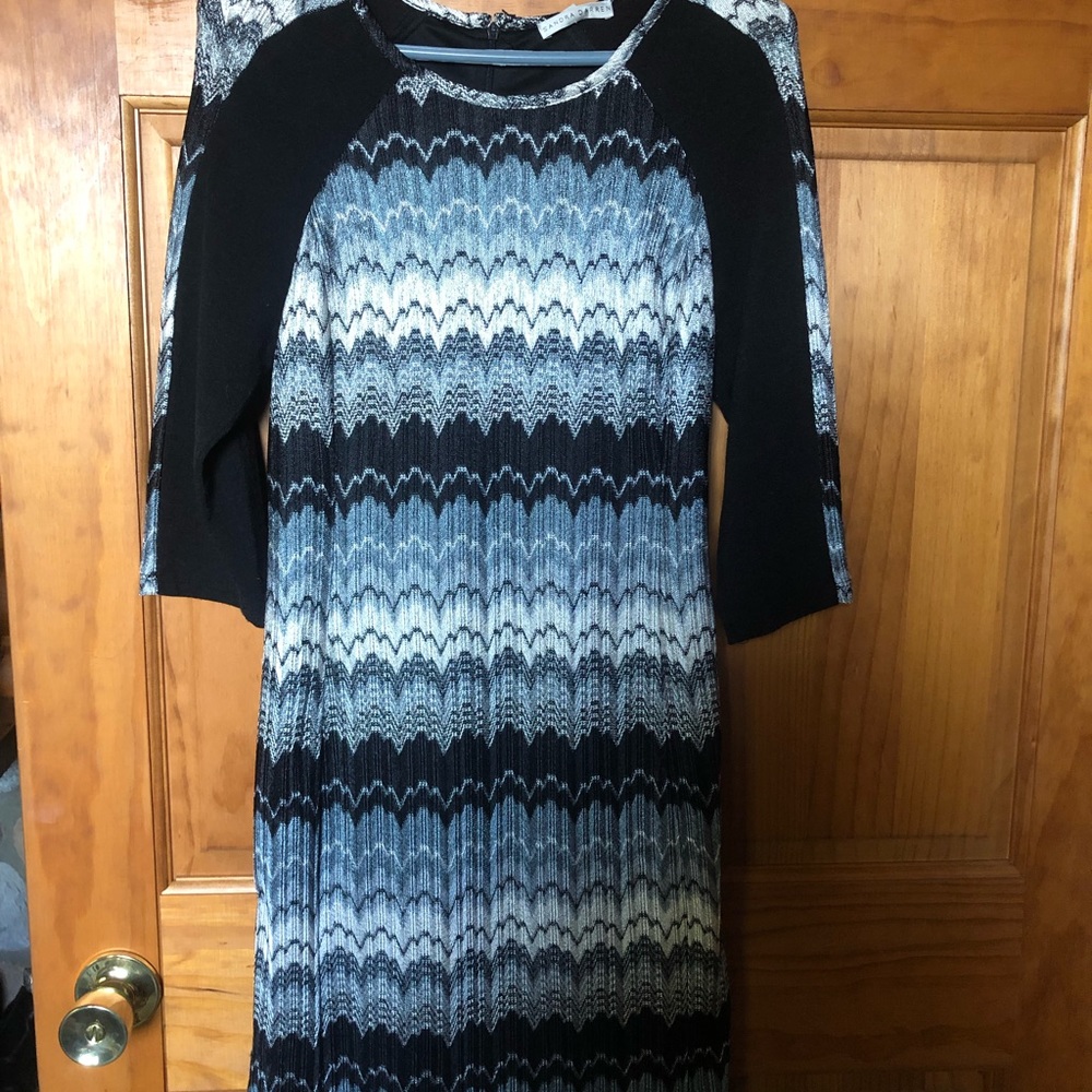 BUNDLE 7 DRESSES FOR $30 Beautiful Sandra Darren dress size 8